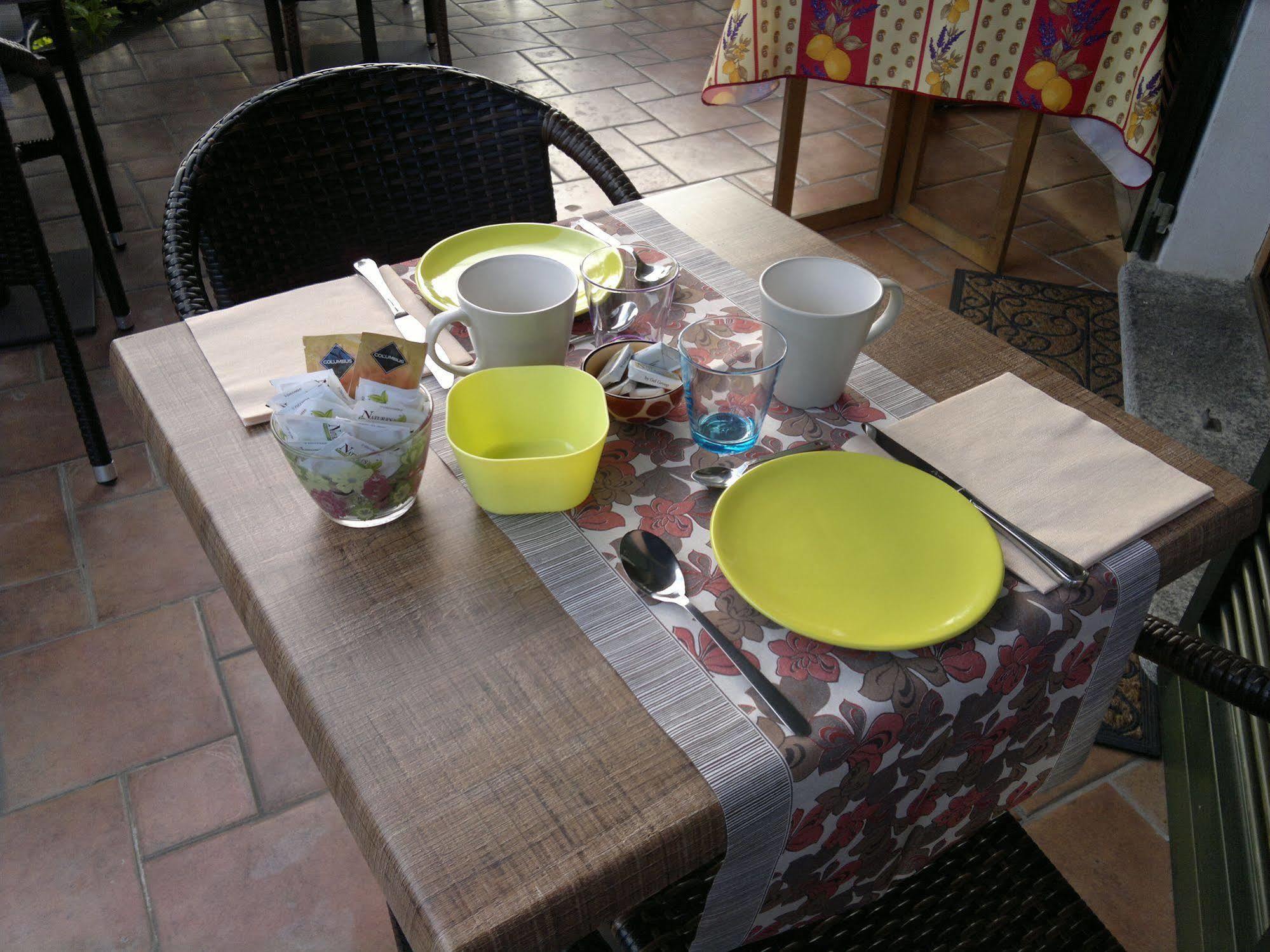 Lo Scoiattolo e la Noce Bed and Breakfast Stresa Esterno foto